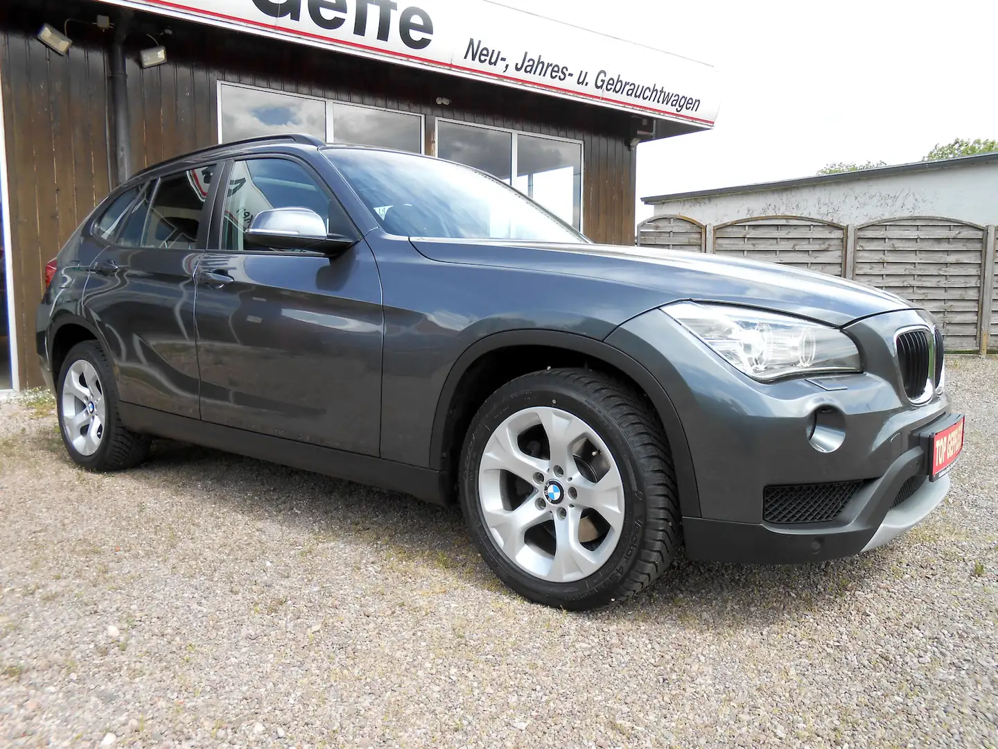 BMW X1 sDrive 18i KLIMAAUTOMATIK XENON PDC SH ALU Gris - 1