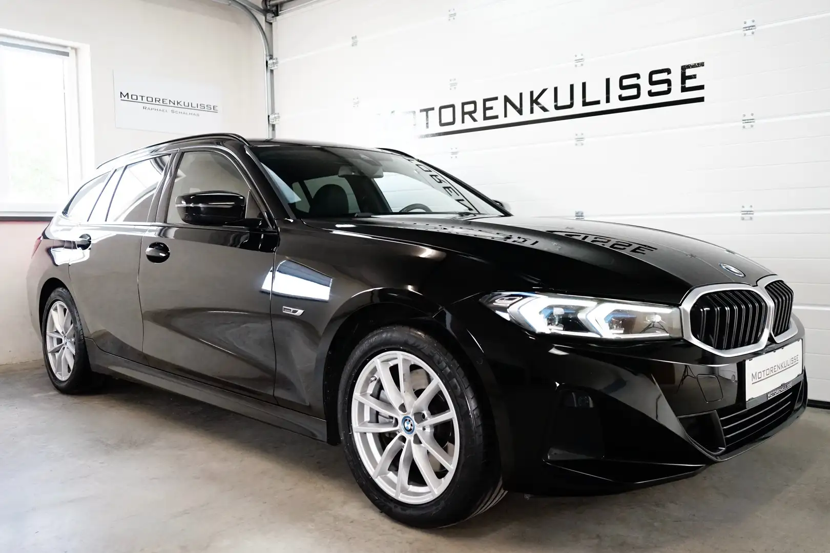 BMW 330 e xDrive Touring Aut - adapt. LED - HeadUp - RFK Schwarz - 2