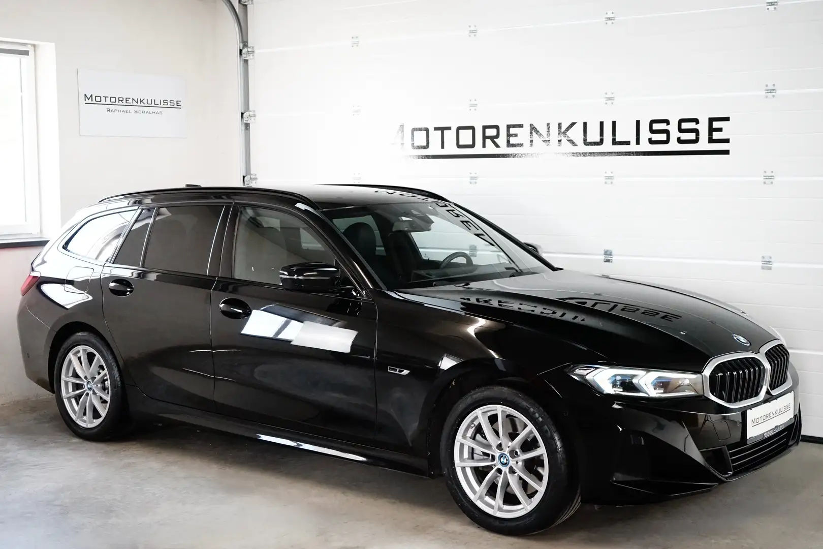 BMW 330 e xDrive Touring Aut - adapt. LED - HeadUp - RFK Schwarz - 1
