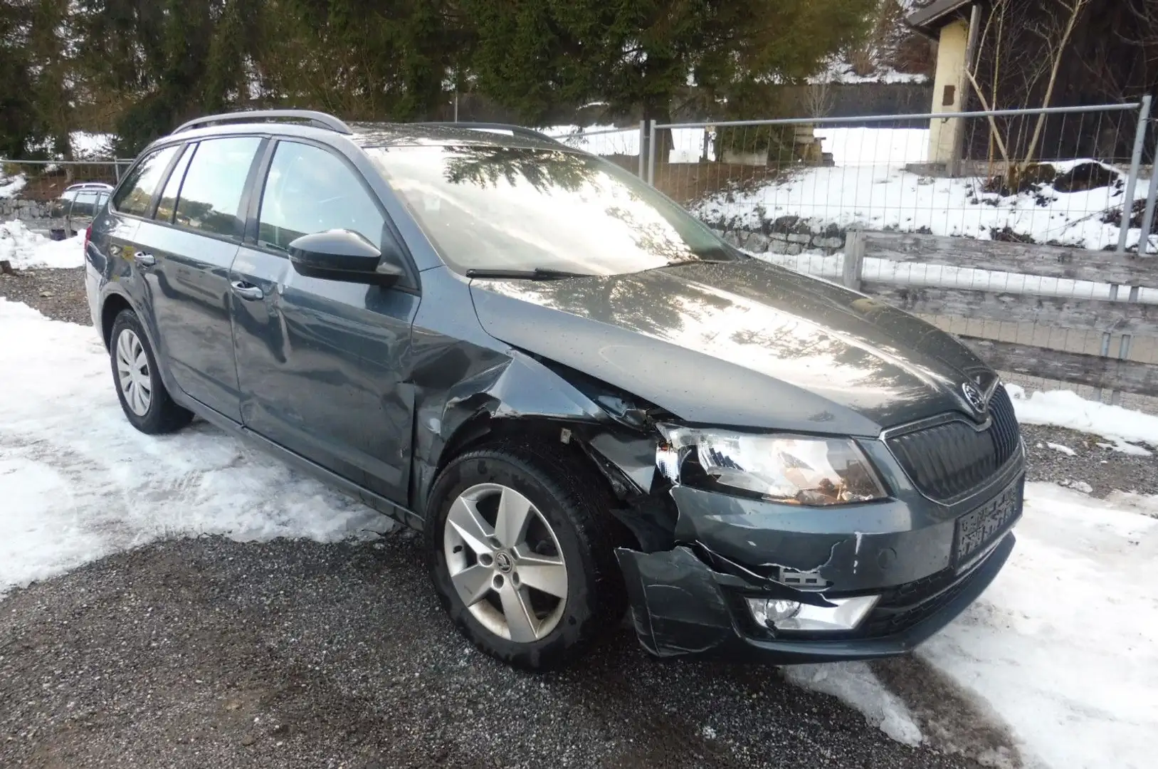 Skoda Octavia Combi Ambition 4x4 Gris - 2