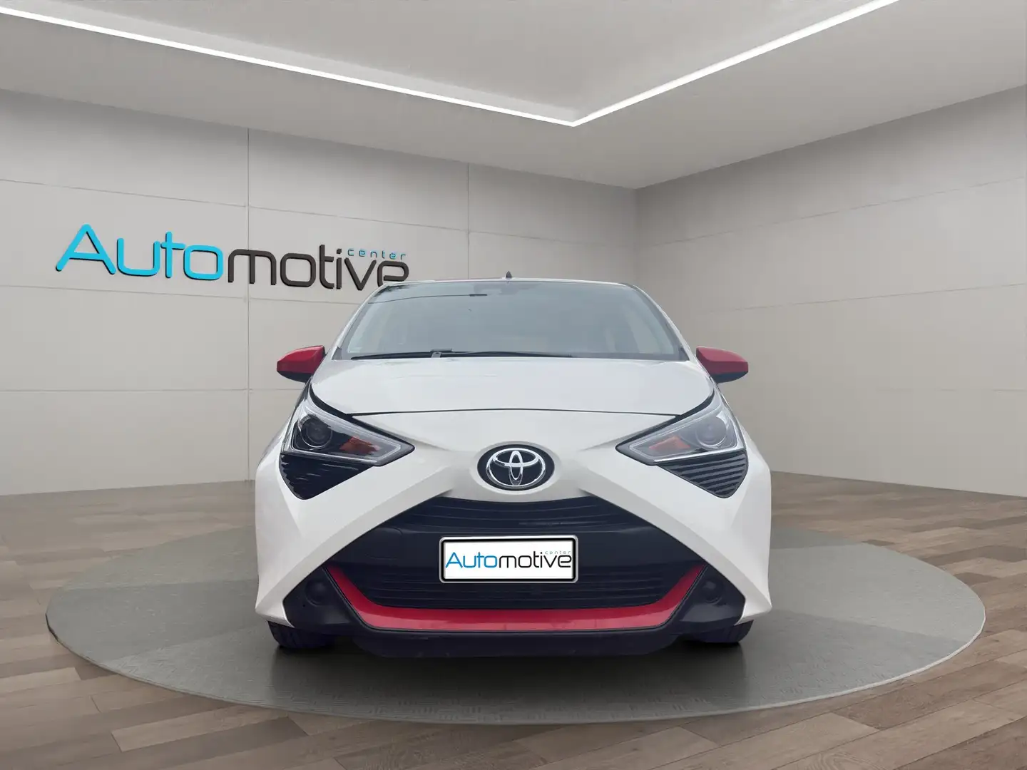 Toyota Aygo 1.0 VVT-i 72 CV 5 porte x-play MMT Bianco - 2