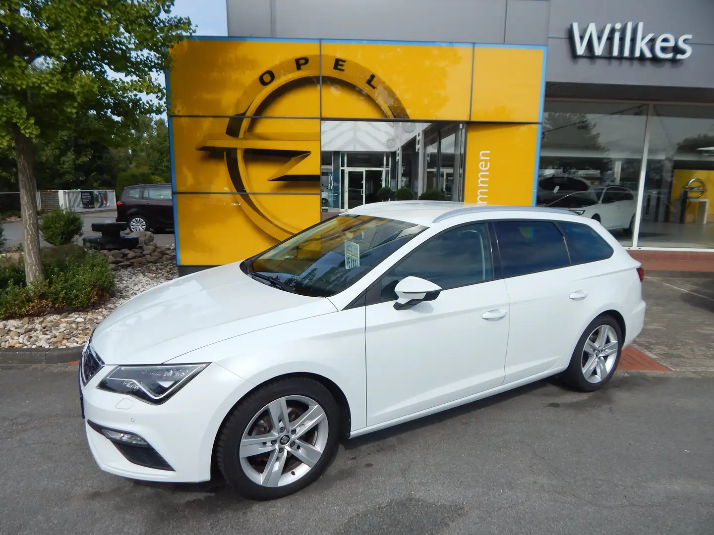 SEAT Leon ST "FR Black Matt Edition" *wenig KM* Blanc - 1