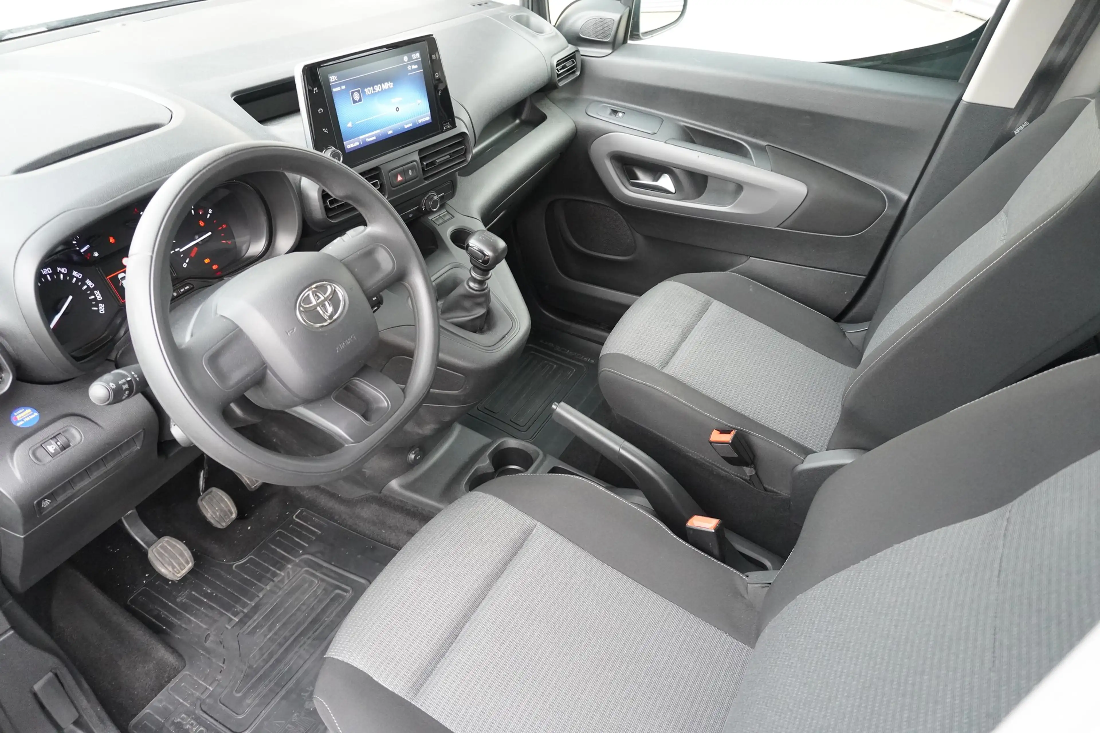 Toyota Proace City Verso 1.2 L1 Shuttle AHK Tempomat — photo 9