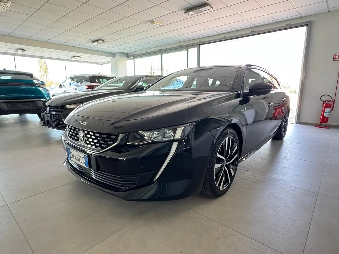 Peugeot 508 508 Plug-in Hybrid 225 e-EAT8 SW GT Pack Schwarz - 2
