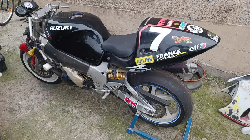 Suzuki GSX-R 750 - foto 4