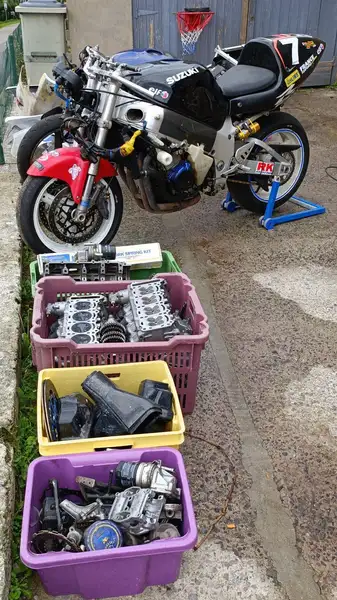 Suzuki GSX-R 750 - foto 6