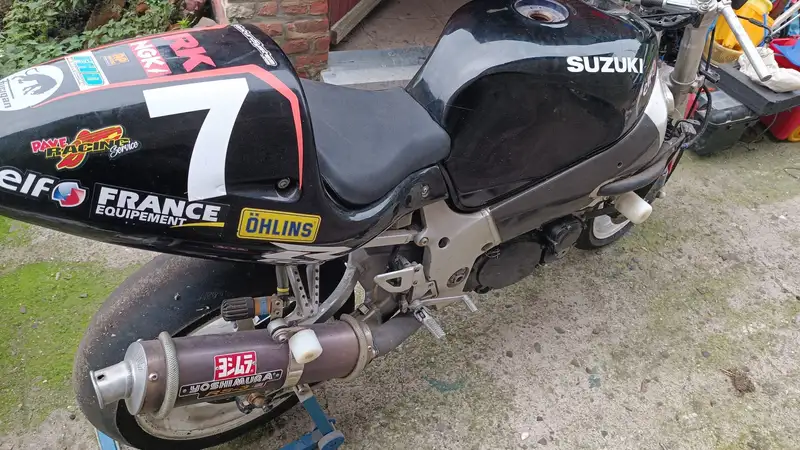 Suzuki GSX-R 750 - foto 3