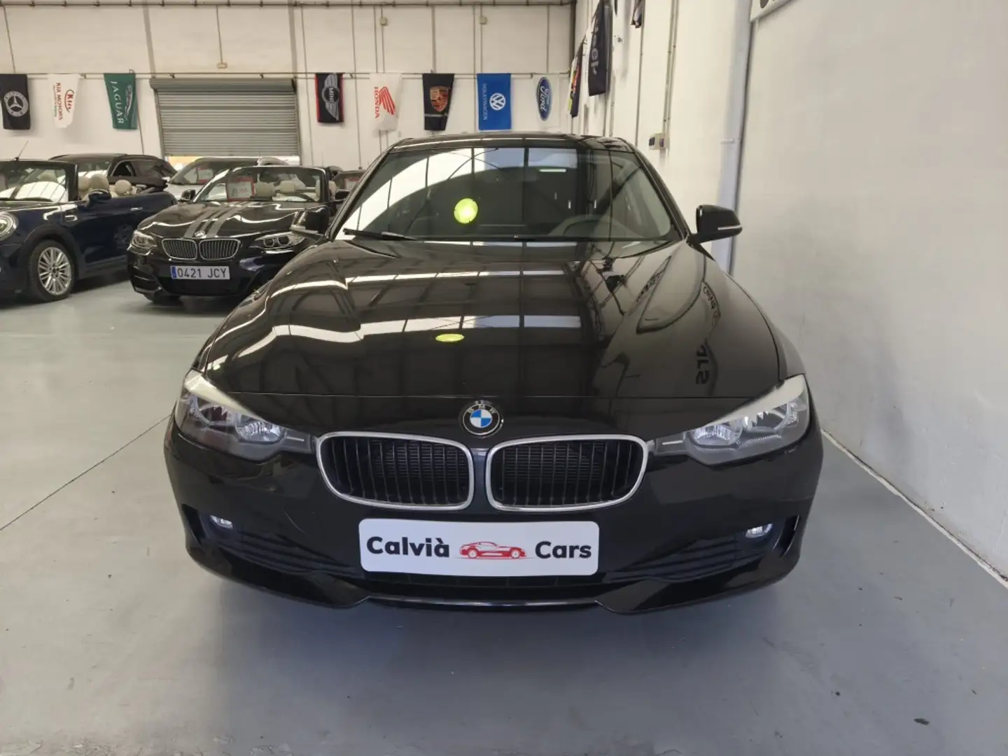 BMW 316 316iA Touring Sport Negro - 2