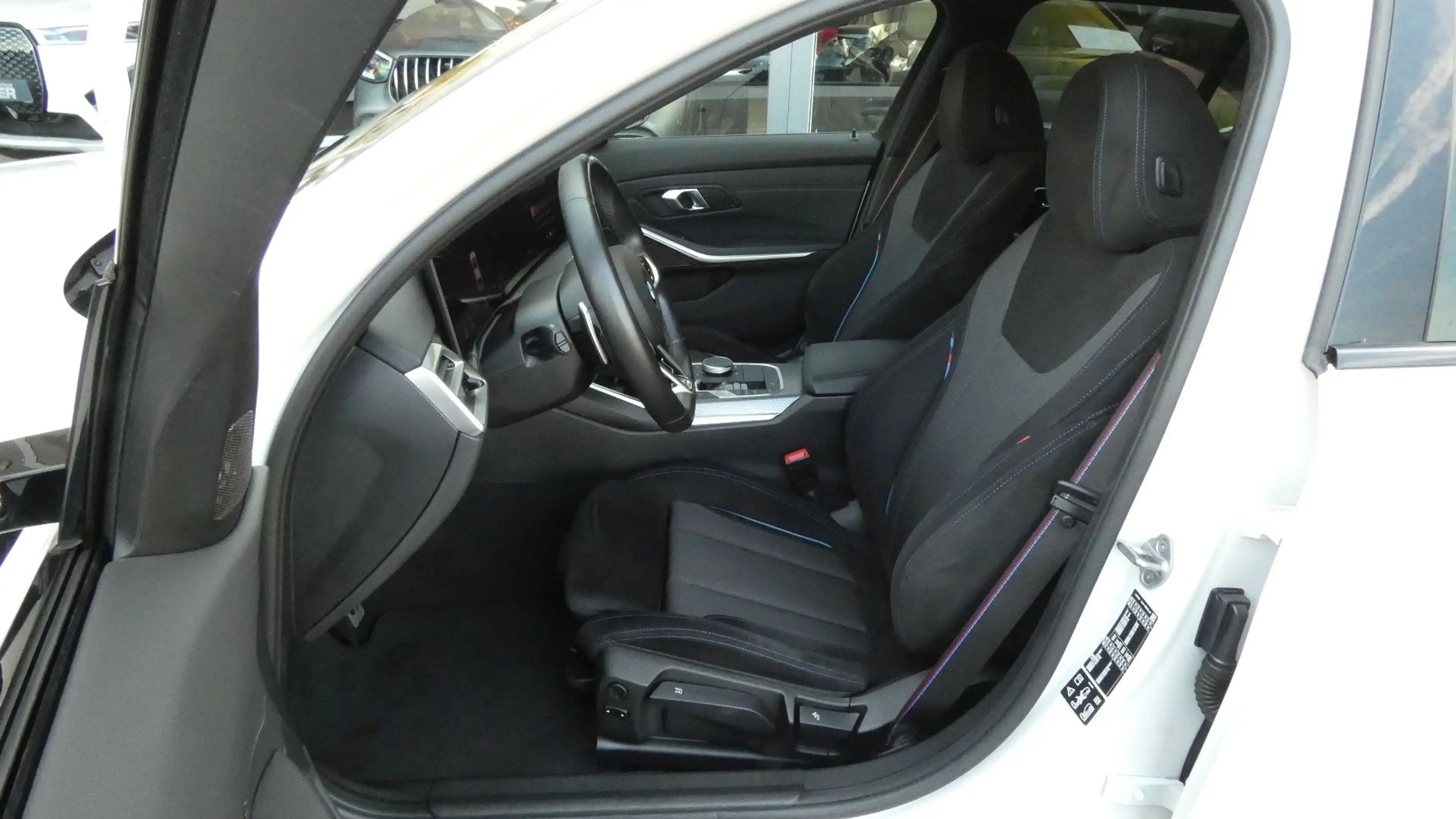 BMW 320 d xDriv Tou M Sportp PRO ACC°AHK°Stdhzg°M19 — photo 9
