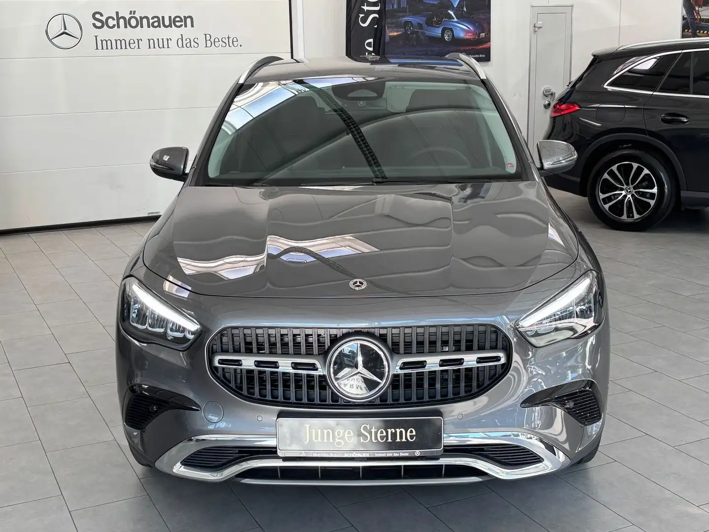 Mercedes-Benz GLA 180 PROGRESSIVE ADVANCED+VOLLDIGI+PRIVACY Grijs - 2