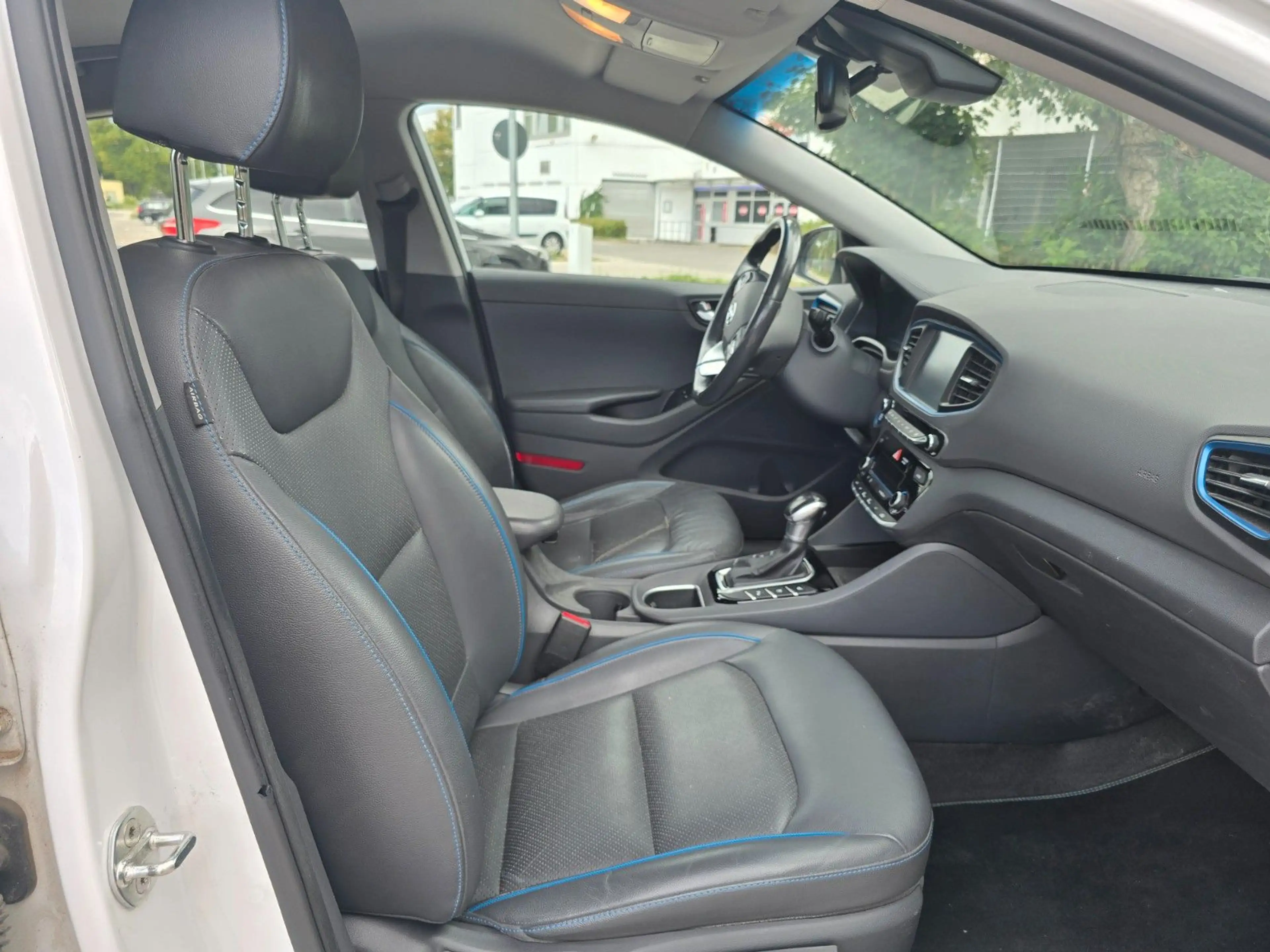 Hyundai IONIQ Premium /AHk/memory/sitzbelüftung/voll — photo 11