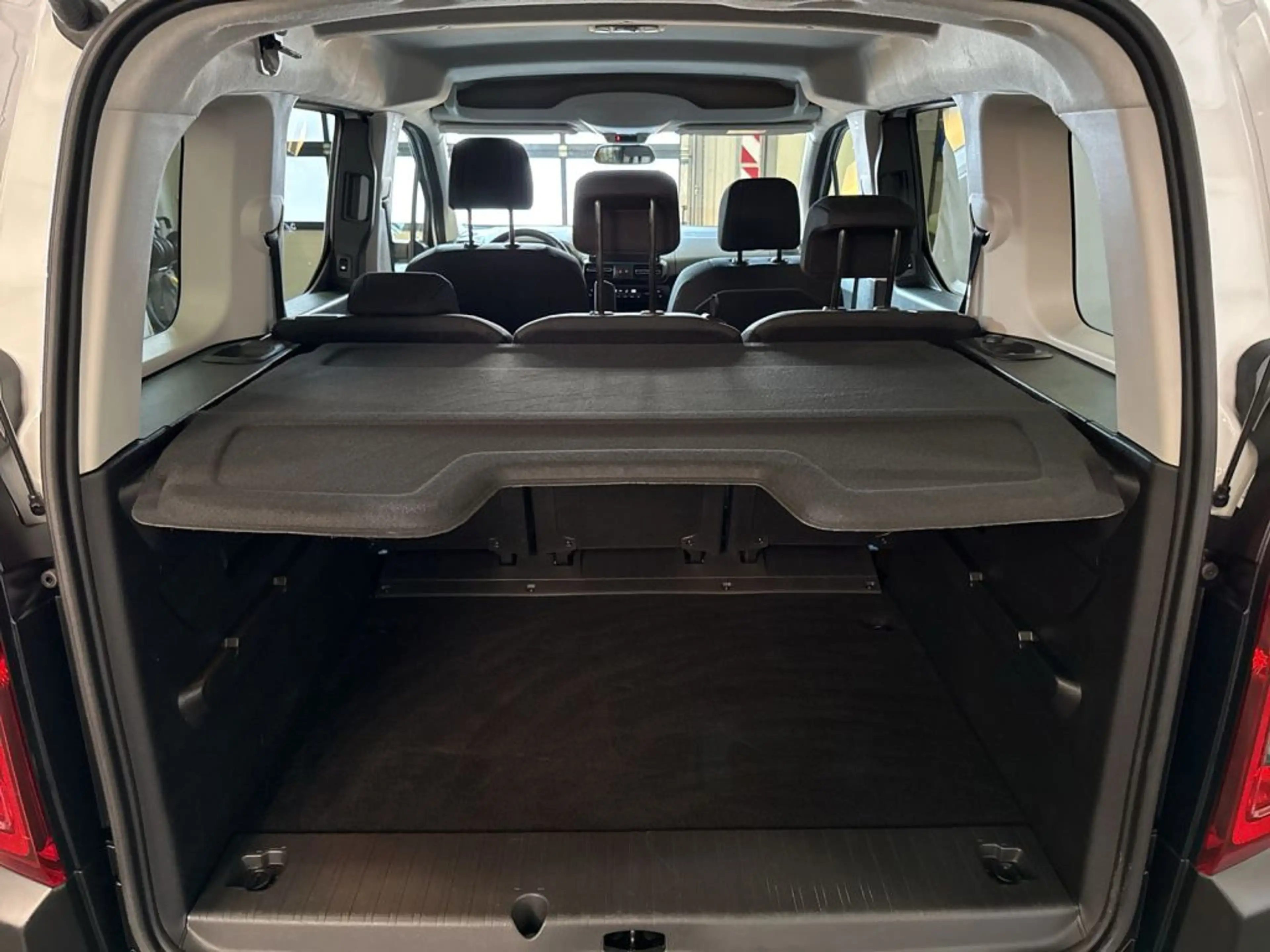 Citroen Berlingo ë-Berlingo M Elektromotor 136 SHINE — photo 6