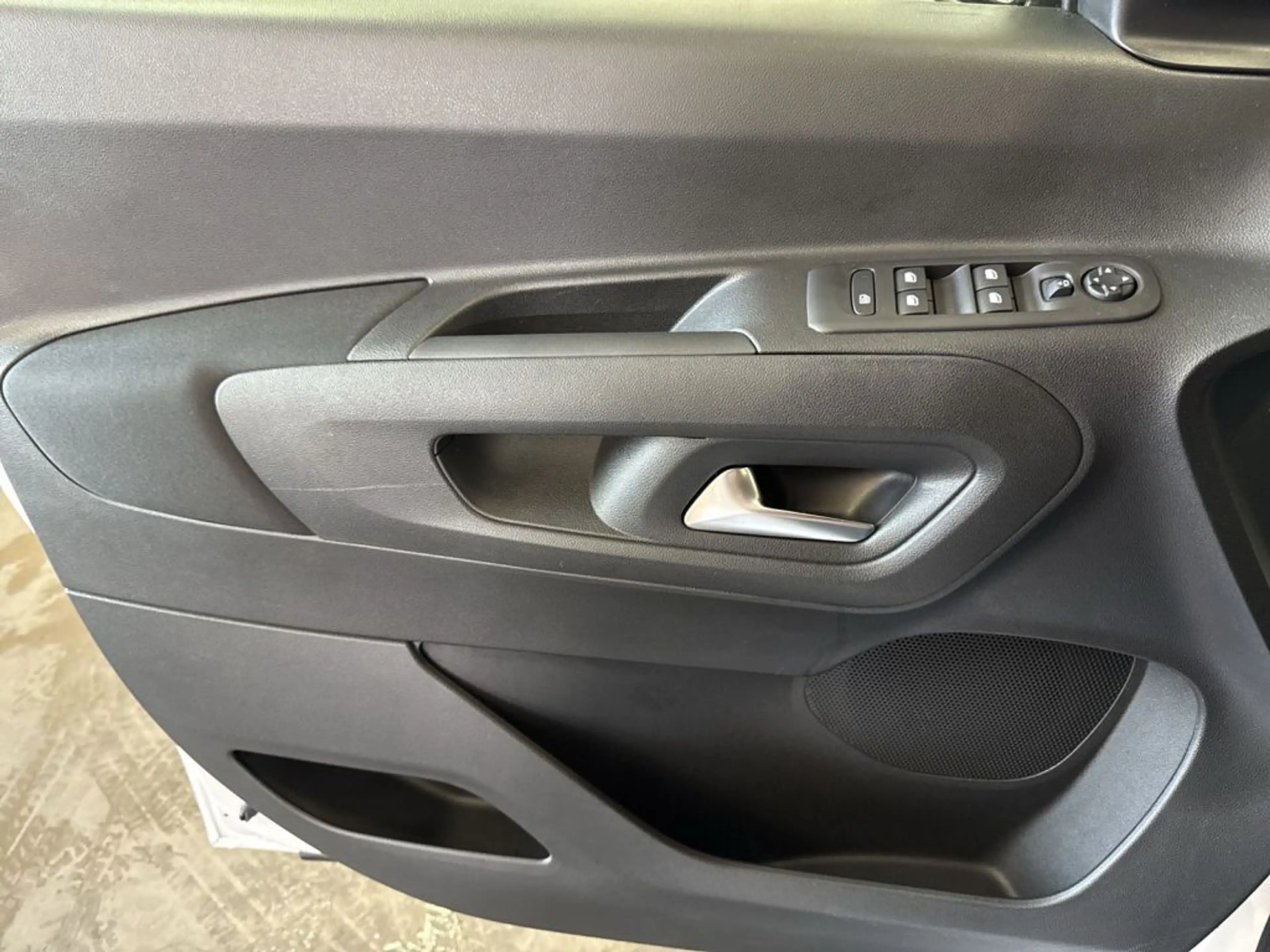 Citroen Berlingo ë-Berlingo M Elektromotor 136 SHINE — photo 12