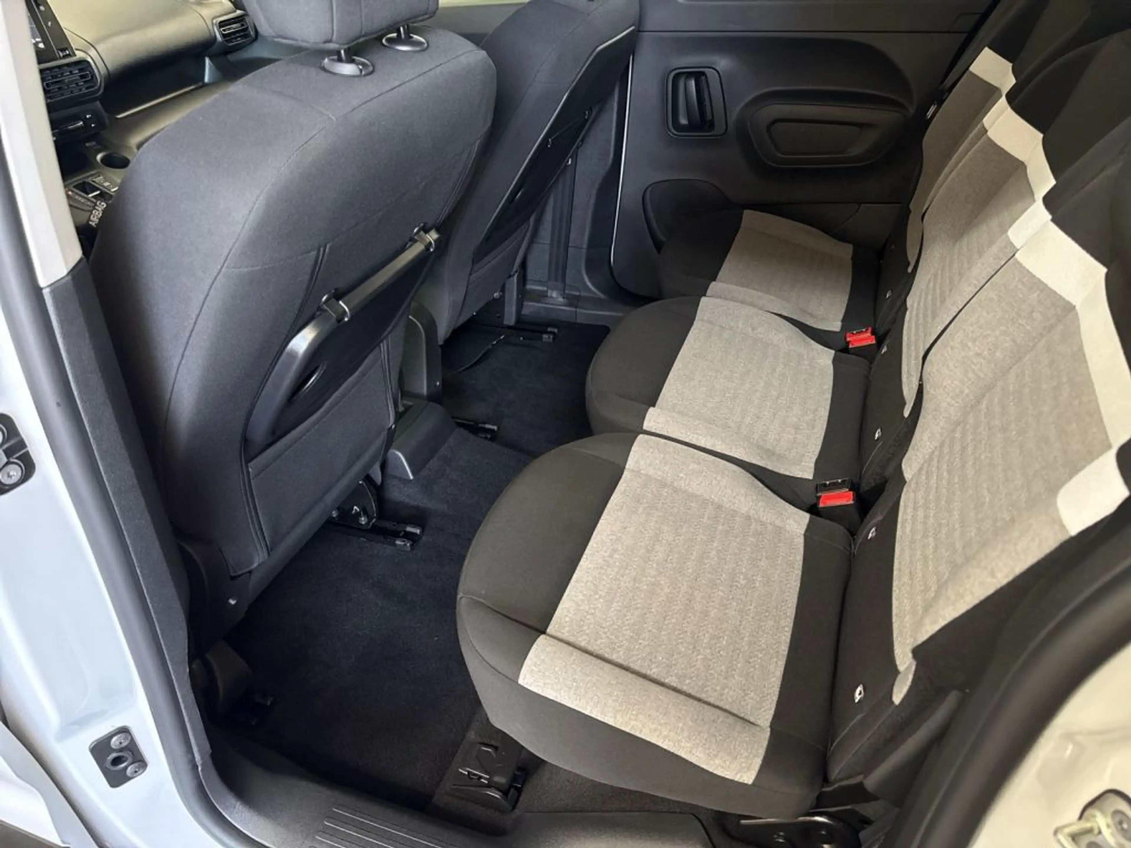 Citroen Berlingo ë-Berlingo M Elektromotor 136 SHINE — photo 10