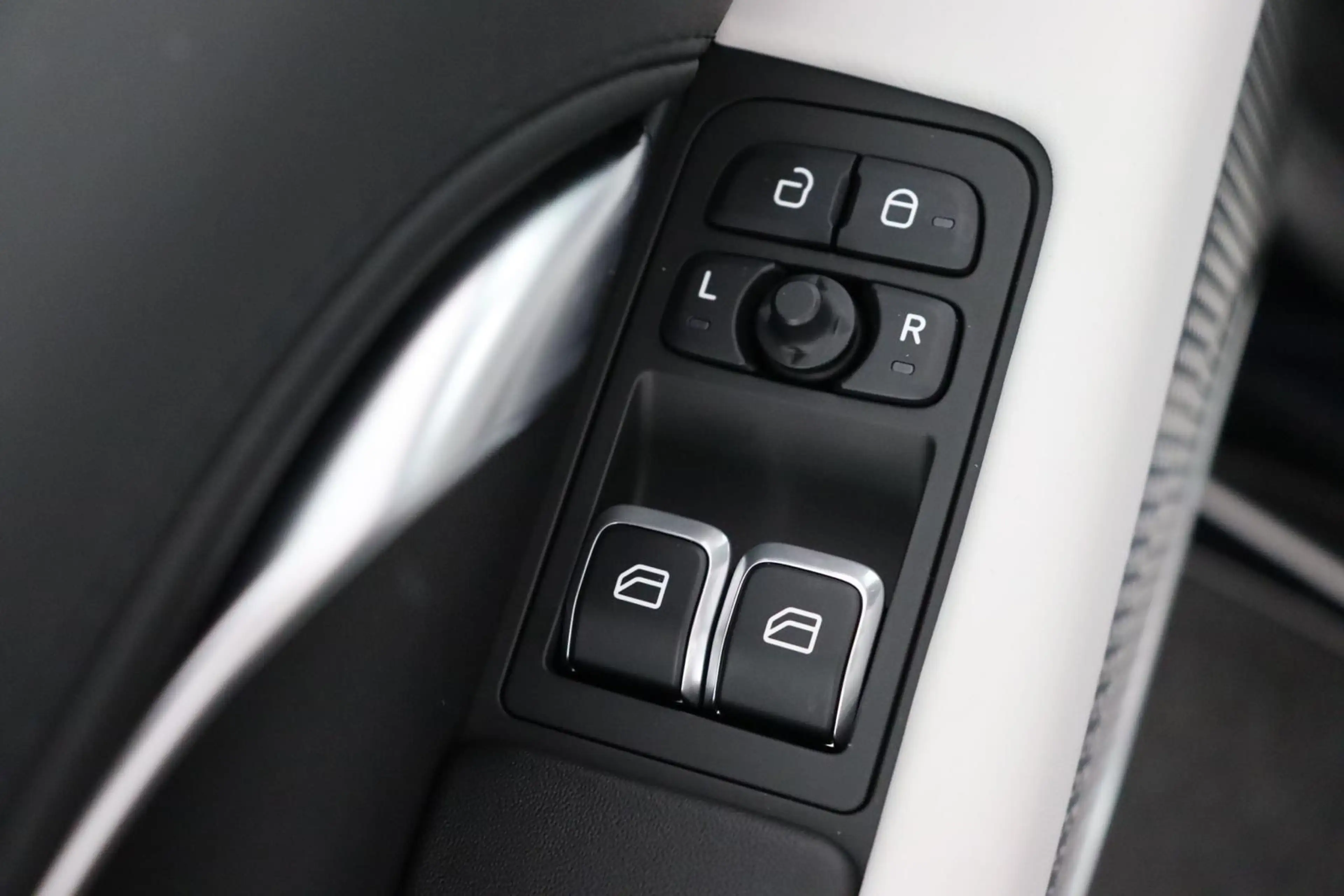 Lotus Emira Emira 2.0 Turbo SE SE — photo 9