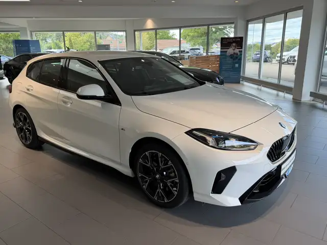 BMW 1 Series view 13