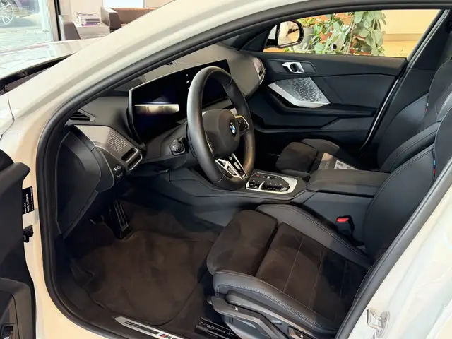 BMW 1 Series view 4