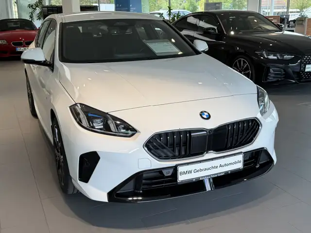 BMW 1 Series view 14