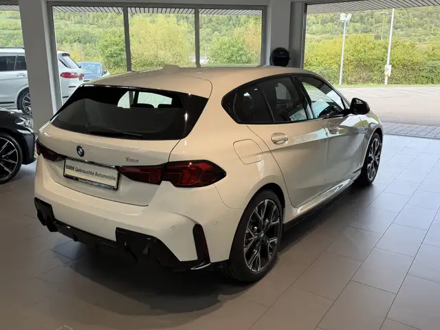 BMW 1 Series view 11