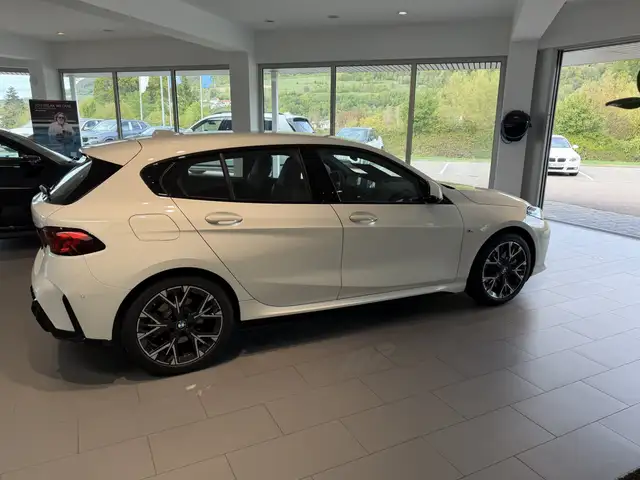BMW 1 Series view 12