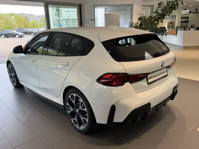 BMW 1 Series view 8