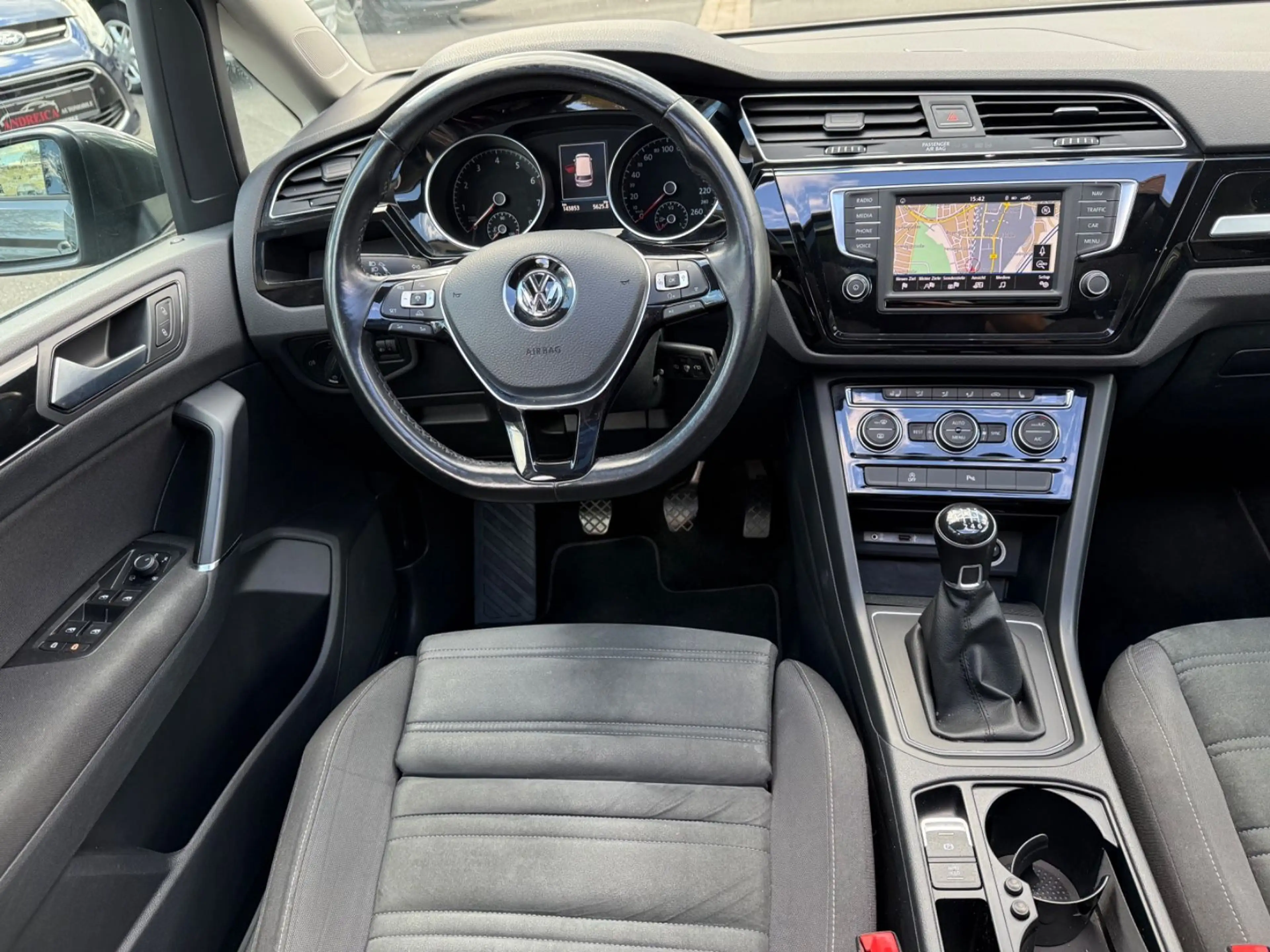 Volkswagen Touran Comfortline BMT/ACC/Pano./Navi / 1 Hand — photo 11