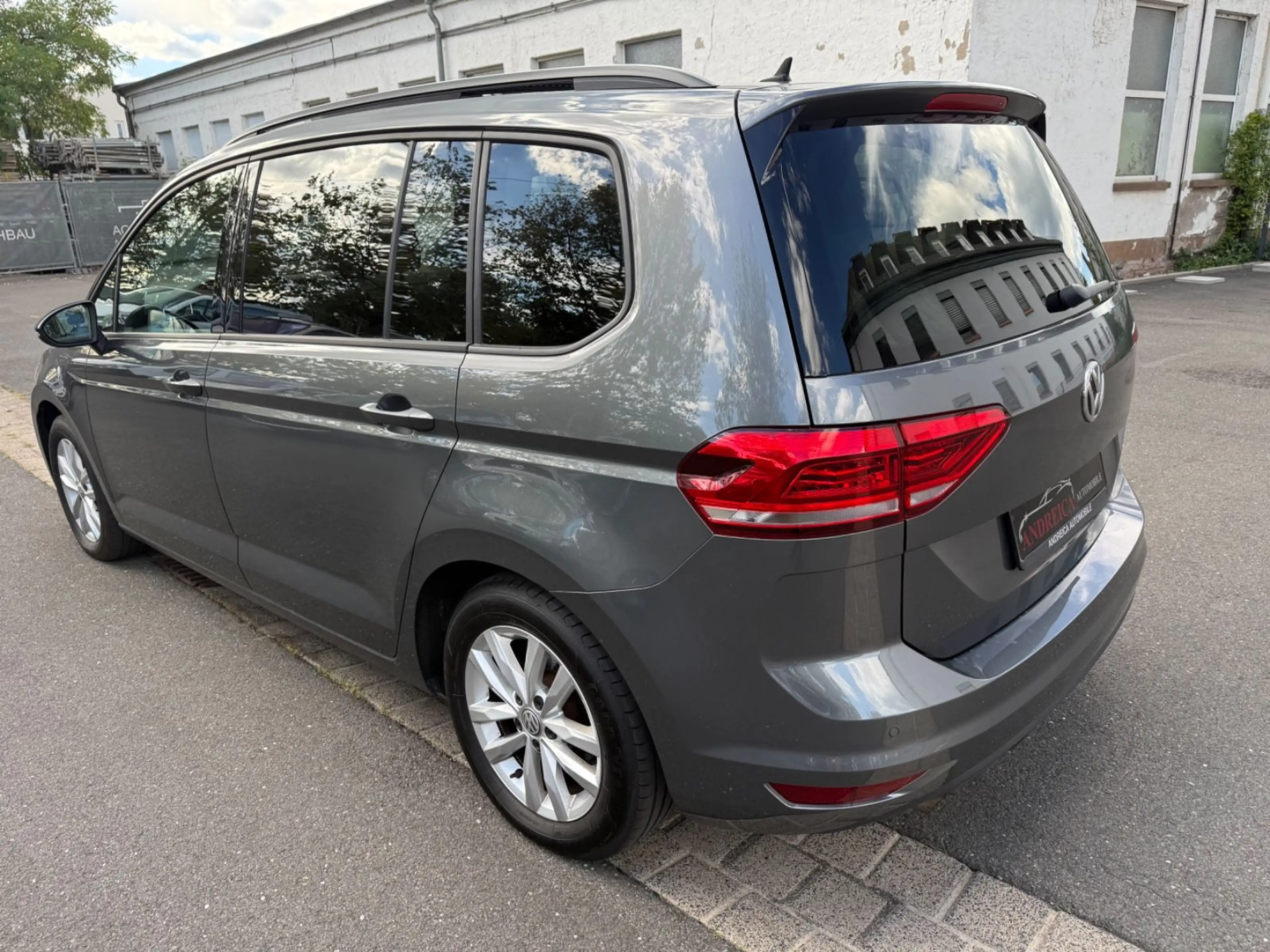 Volkswagen Touran Comfortline BMT/ACC/Pano./Navi / 1 Hand — photo 8