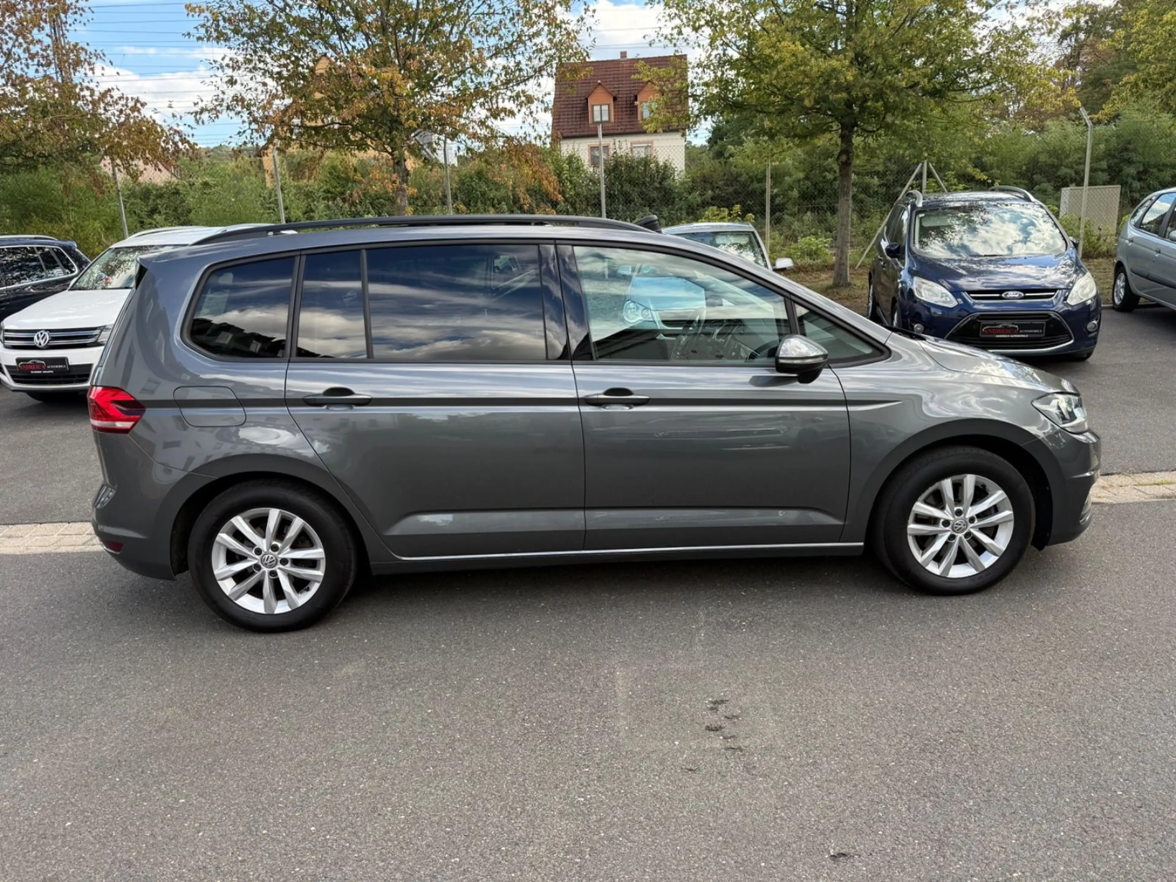 Volkswagen Touran Comfortline BMT/ACC/Pano./Navi / 1 Hand — photo 4