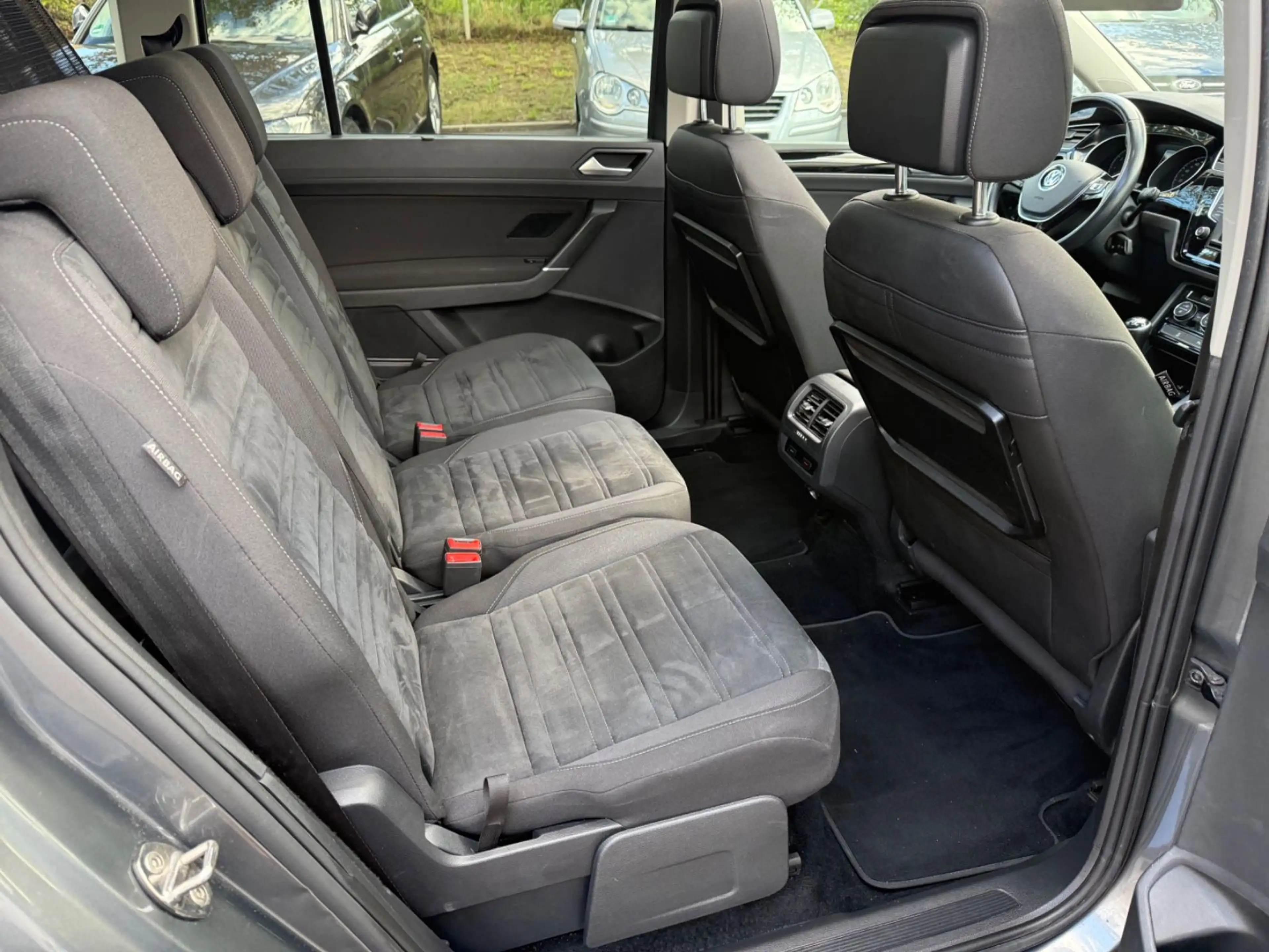 Volkswagen Touran Comfortline BMT/ACC/Pano./Navi / 1 Hand — photo 12