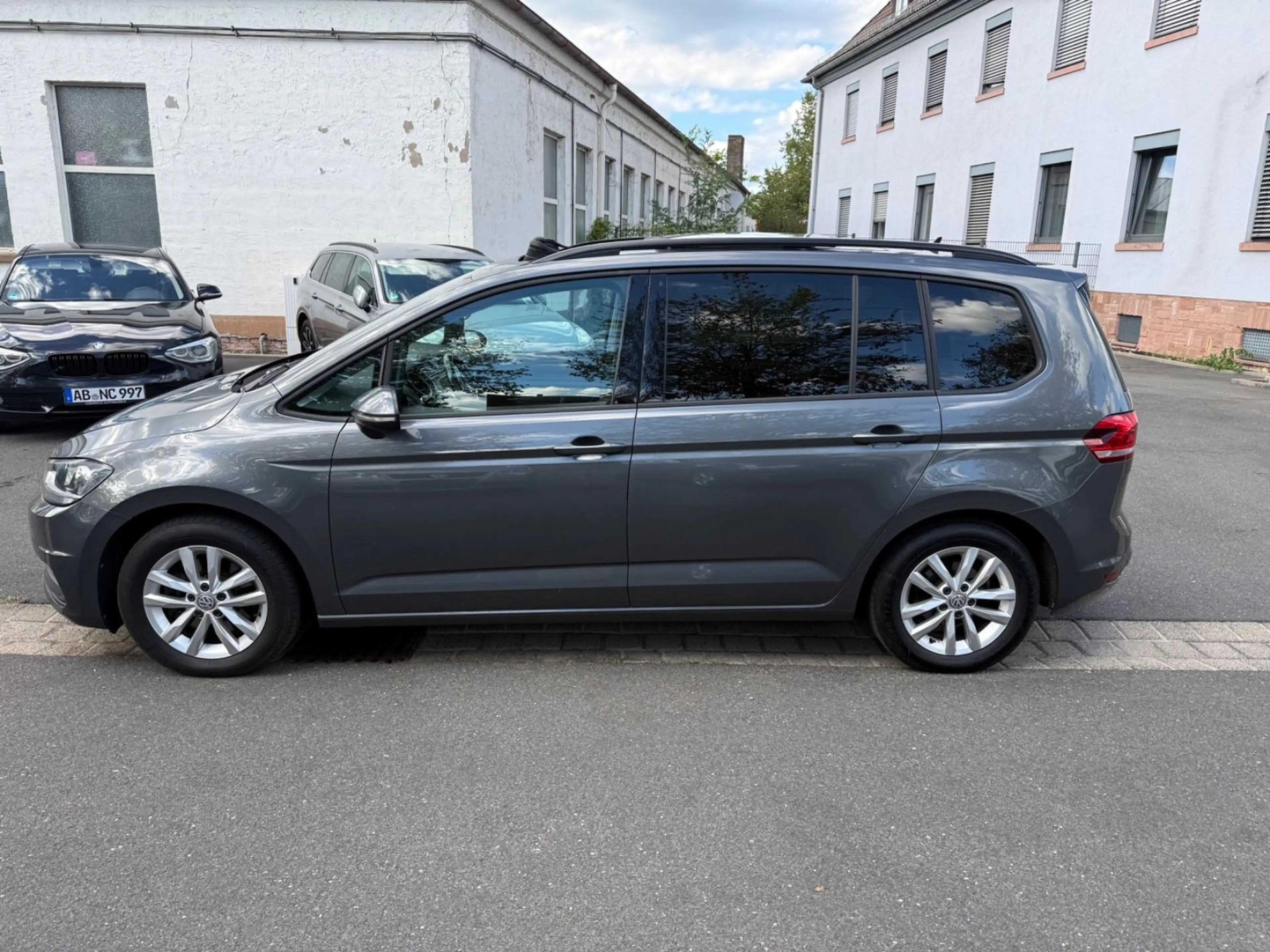 Volkswagen Touran Comfortline BMT/ACC/Pano./Navi / 1 Hand — photo 5