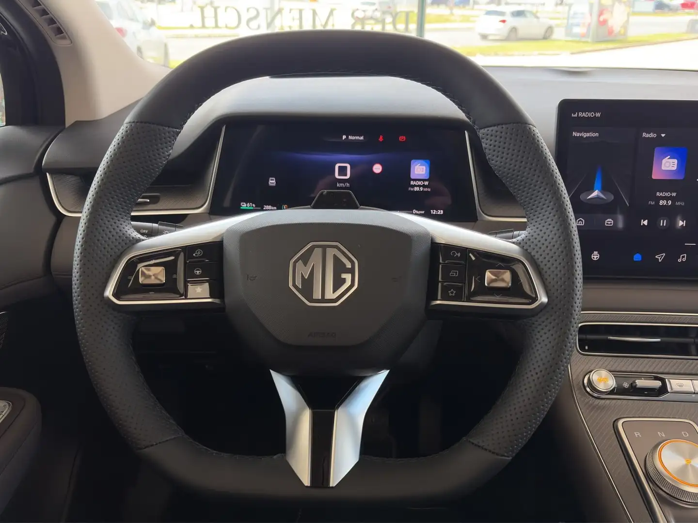 MG MGS6 EV 77 kWh / 180kw Luxury Schwarz - 2