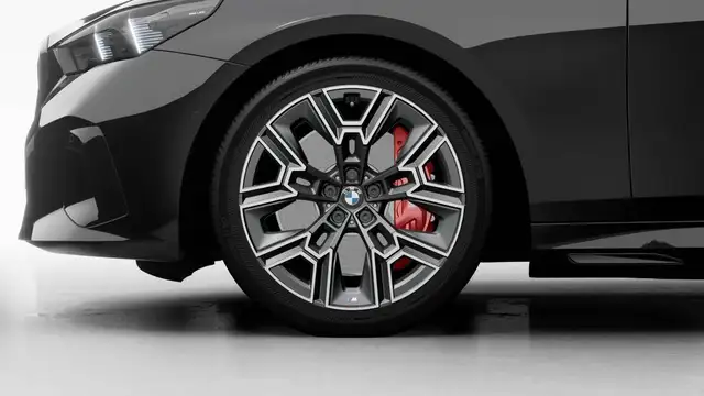 BMW 5 Series view 7