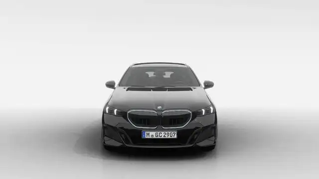 BMW 5 Series view 3