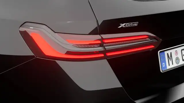 BMW 5 Series view 8