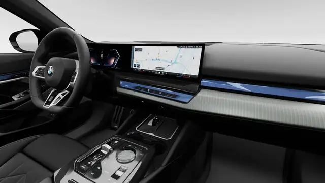 BMW 5 Series view 14