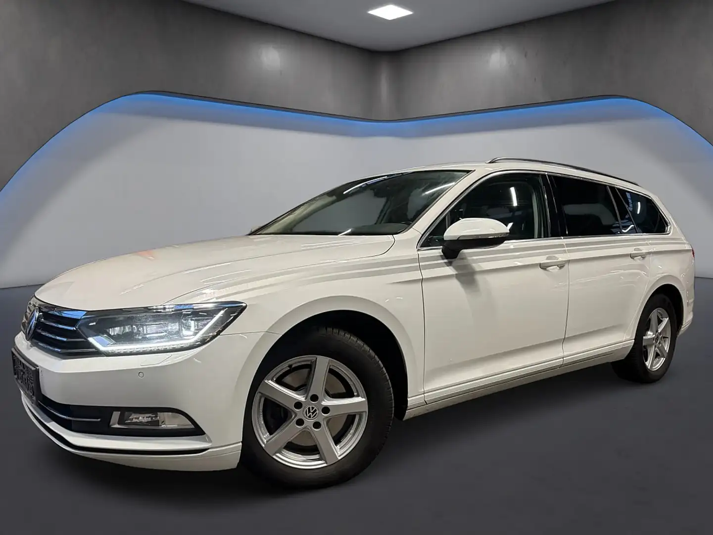 Volkswagen Passat Variant Comfortline 2,0 TDI SCR DSG*LED*AHK*Sitzh.*Kamera* Weiß - 2