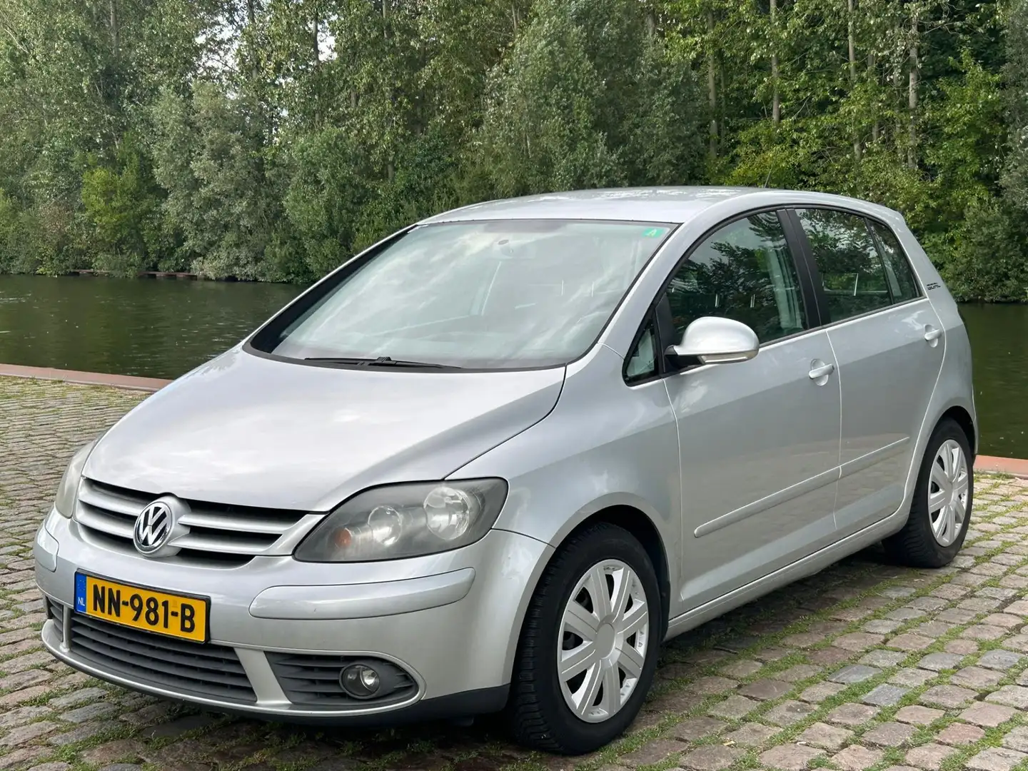 Volkswagen Golf Plus 1.6 Turijn airco cv op afs elektrische ramen Grijs - 2
