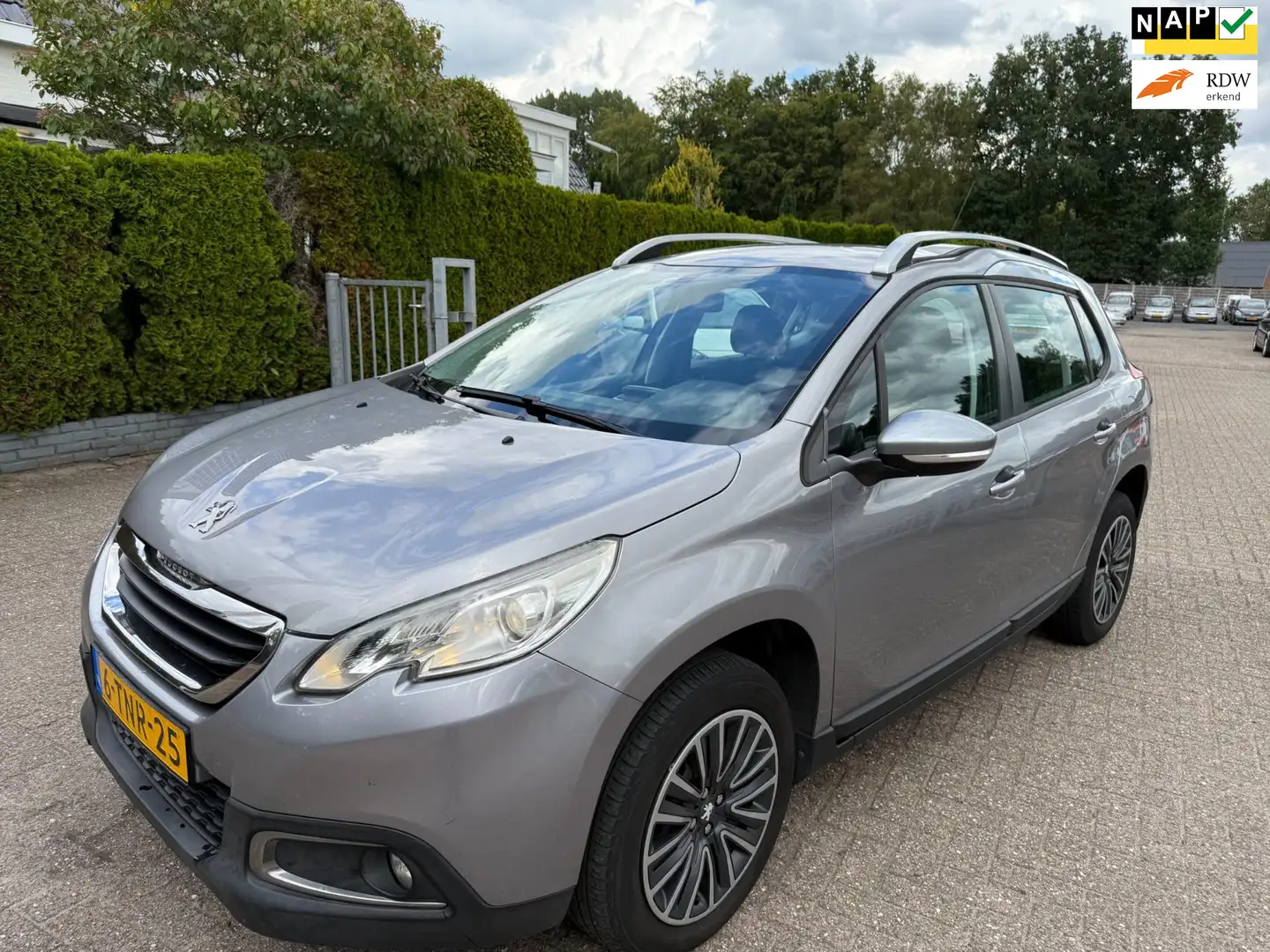 Peugeot 2008 1.2 VTi Active ECC NAVI CRUISE PDC NAP Gris - 1
