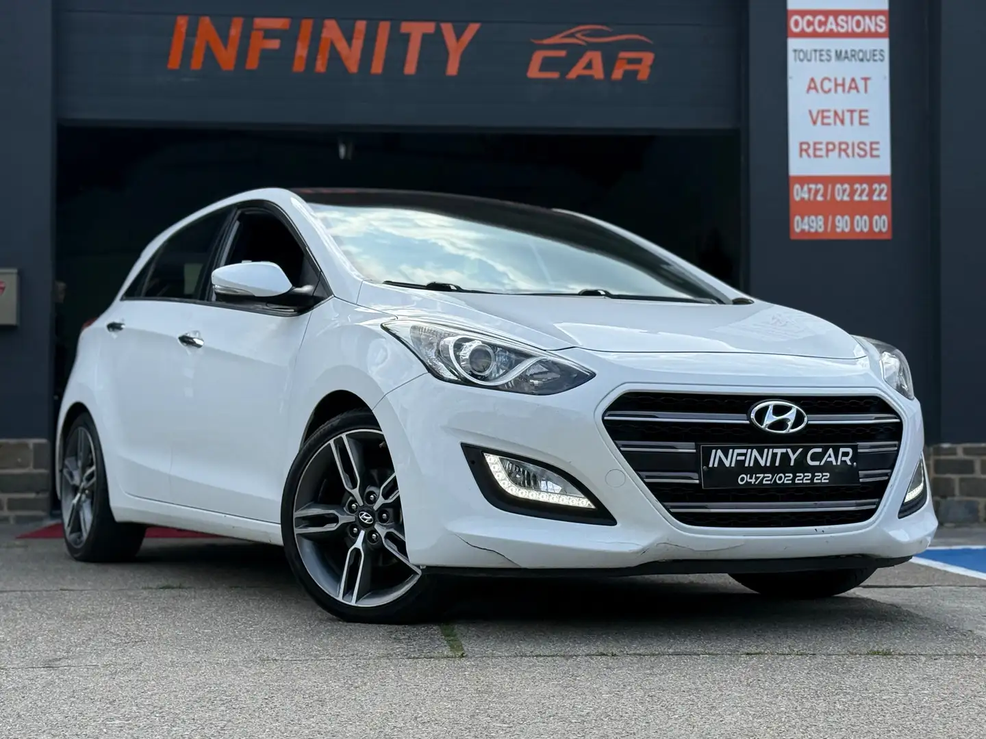 Hyundai i30 1.6 CRDi Blackline ISG Blanc - 1