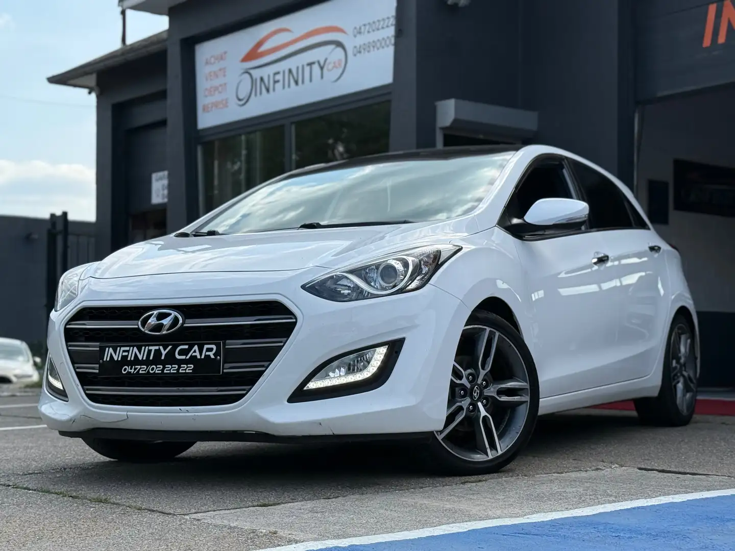 Hyundai i30 1.6 CRDi Blackline ISG Blanc - 2