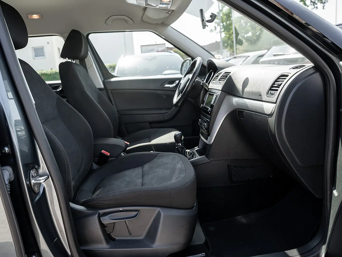 Skoda Yeti 2.0 TDI Ambition KLIMA ALU SHZ Grau - 2