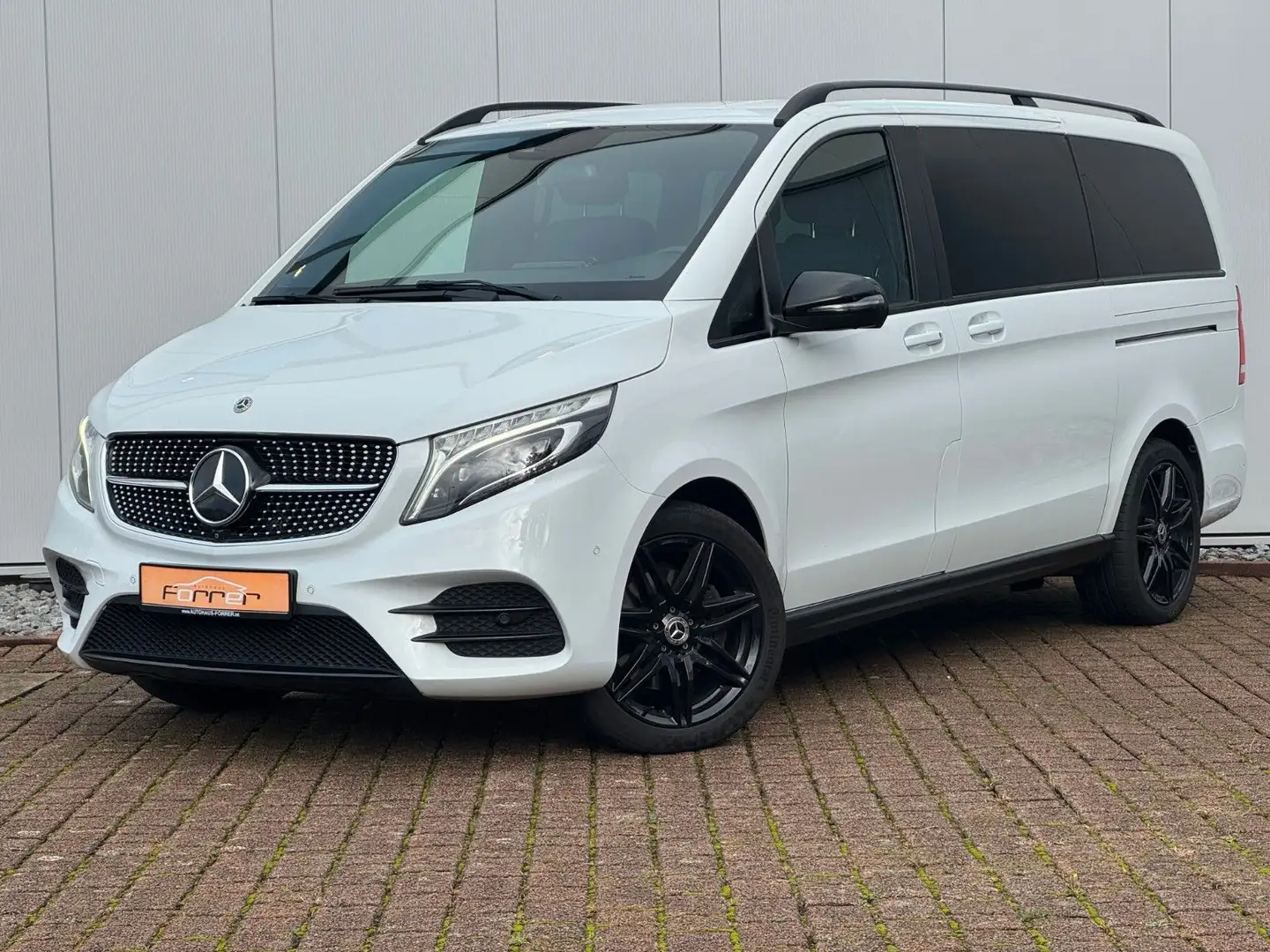 Mercedes-Benz V 300 V300d lang AMG 4M 6-SITZ NIGHT MBUX LUFT LED AHK Blanc - 1