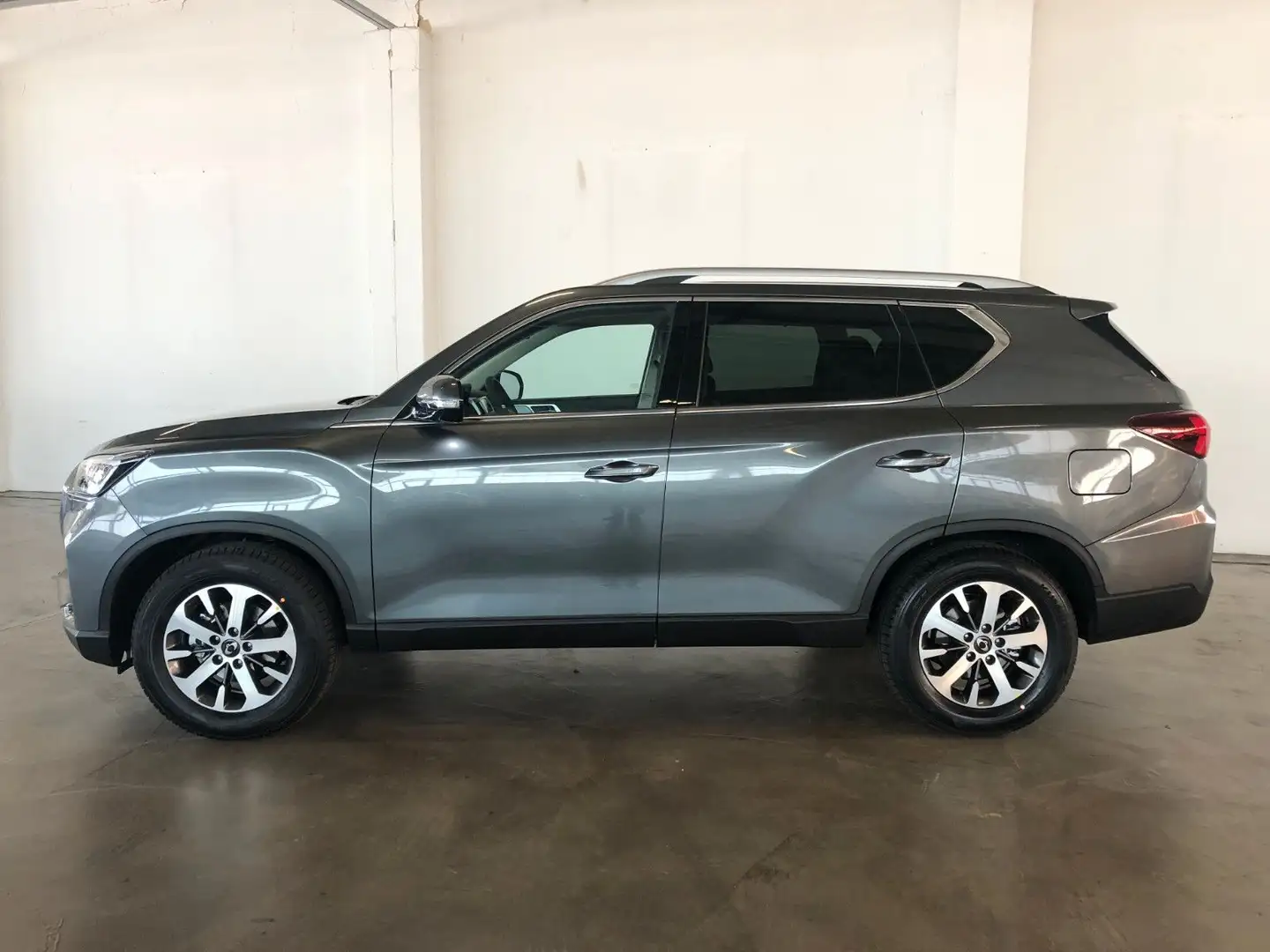 SsangYong Rexton Quartz 2.2 D 8AT 4WD "Neu" Grijs - 2