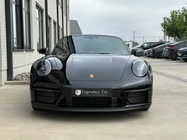 Porsche 911 view 6