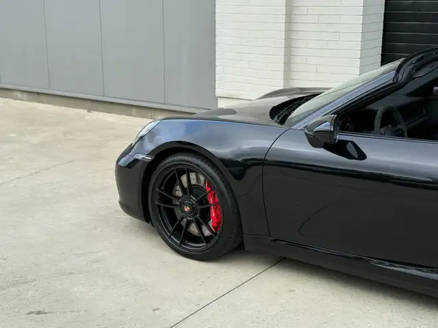 Porsche 911 view 13