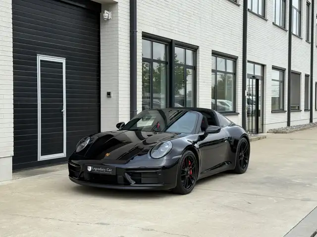 Porsche 911 view 8