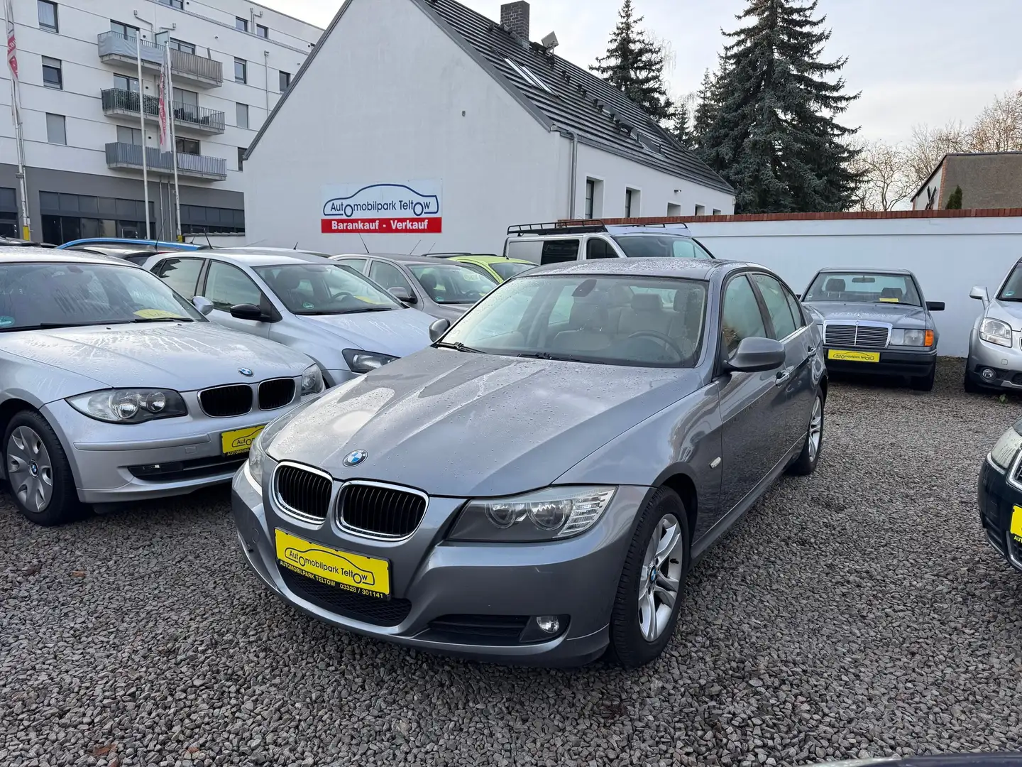BMW 318 i *Vollleder + Lenkradheizung!* Gris - 1