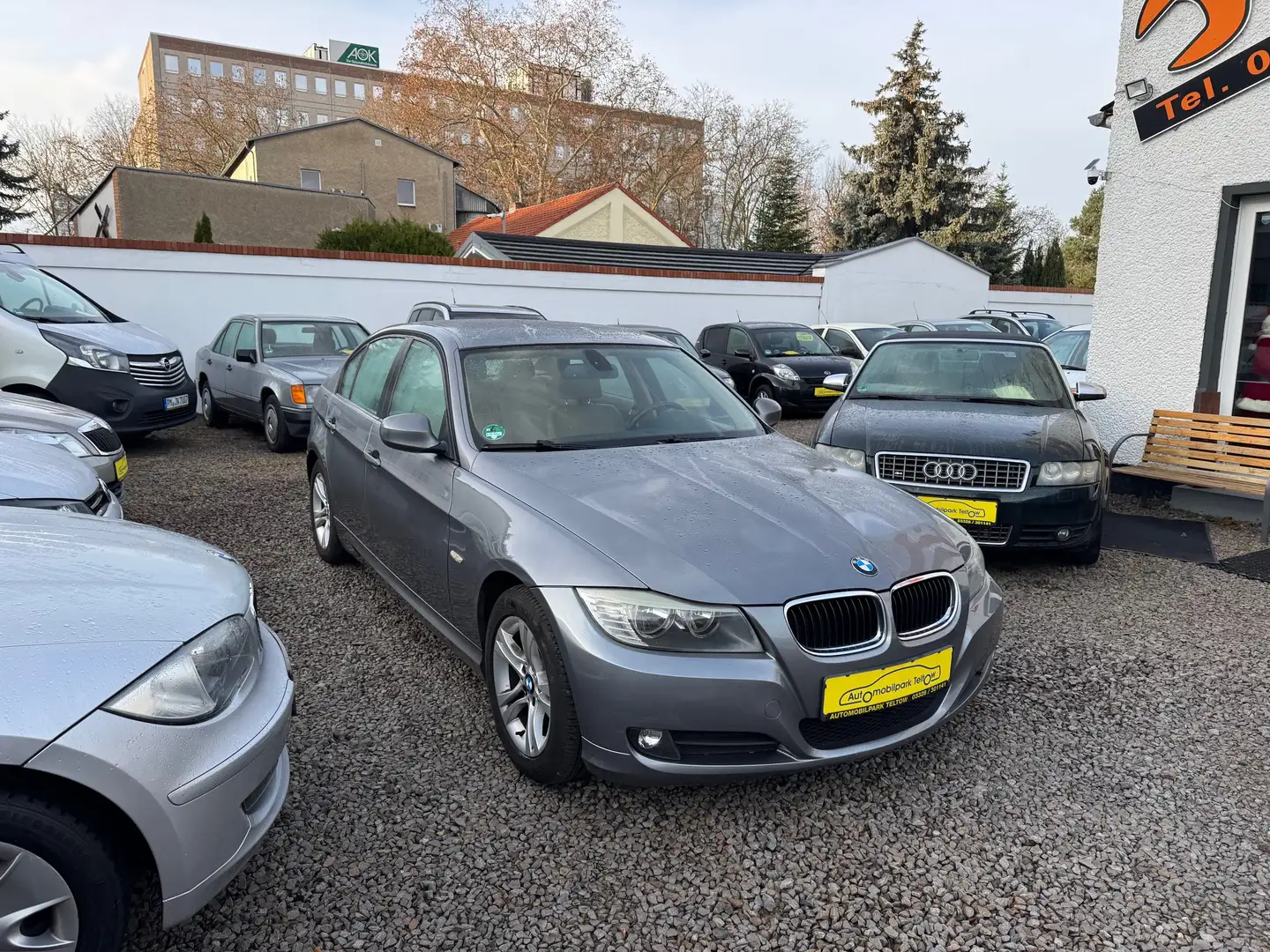 BMW 318 i *Vollleder + Lenkradheizung!* Gris - 2