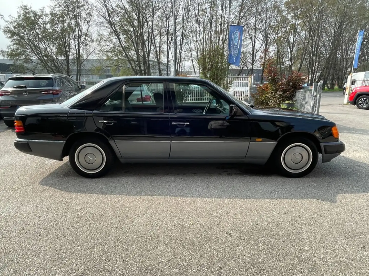 Mercedes-Benz 200 E W124 CONSERVATA CERTIFICATA ASI *CLIMA* Black - 2