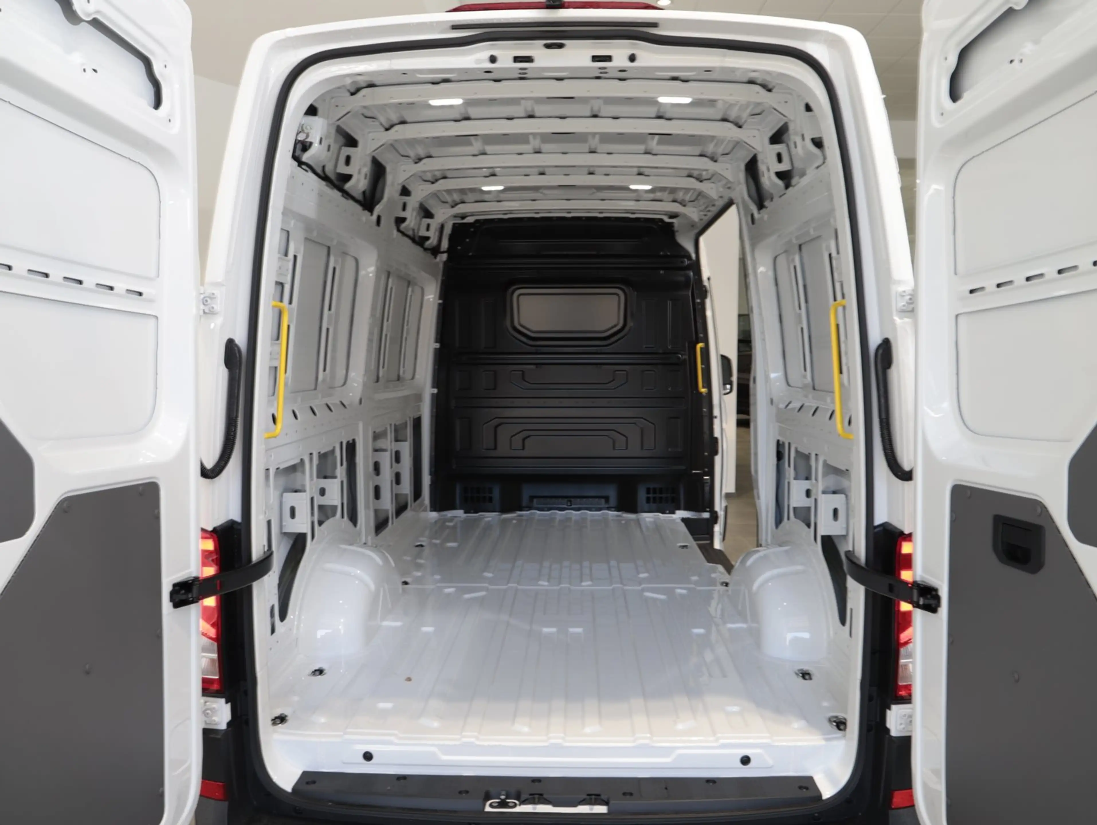 Volkswagen Crafter VW Crafter 35 T6 Kastenwagen L3H3 TDI 4MOTION — photo 6